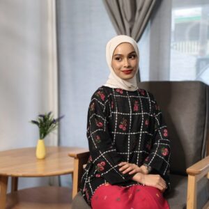 Detik Malam Black Super-Refined Embroidered Slub Cotton Kurung Kedah